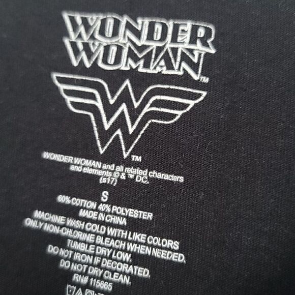 Wonder Woman Short Sleeve Shirt - Size S - Picture 3 of 4